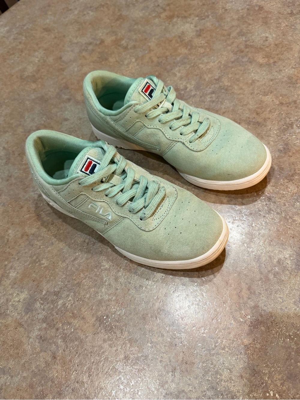 Women's FILA Suede Sneakers. Size
7.5 - Picture 2 of 6